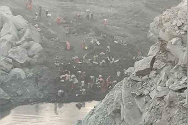 बाघमारा में अवैध खनन के दौरान चाल धंसी, मजदूरों के दबे होने की आशंका, सरयू राय ने उठाए सवाल