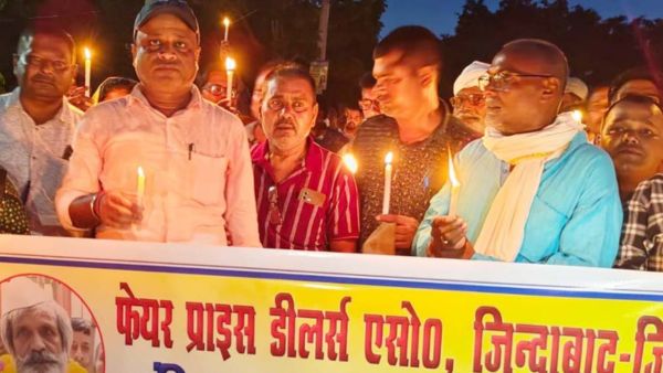 पटना में PDS डीलरों पर हुए लाठीचार्ज के विरोध में सहरसा में कैंडल मार्च