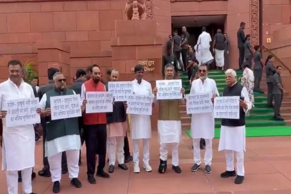 Jharkhand News: संसद में गूंजा JPSC-JSSC पेपर लीक मामला, BJP ने हेमंत सरकार पर बोला हमला