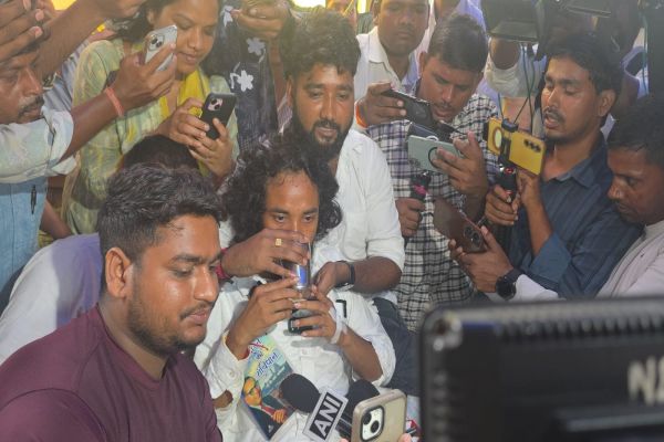 Ranchi Breaking News: छात्र नेता देवेंद्र नाथ महतो ने तोड़ी भूख हड़ताल