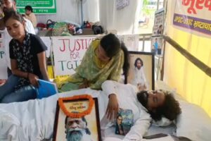 JPSC Protest: भूख हड़ताल पर बैठे छात्र नेता देवेंद्रनाथ महतो की तबीयत बिगड़ी, आंदोलन जारी