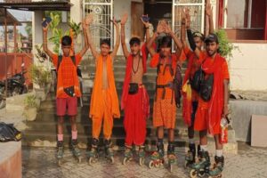 Viral Kanwar Yatra: बिहार के युवाओं का कमाल! स्केटिंग करते हुए करेंगे बाबा बैद्यनाथ का जलाभिषेक